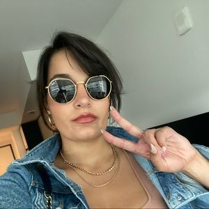 Meet your Posher, Daniela